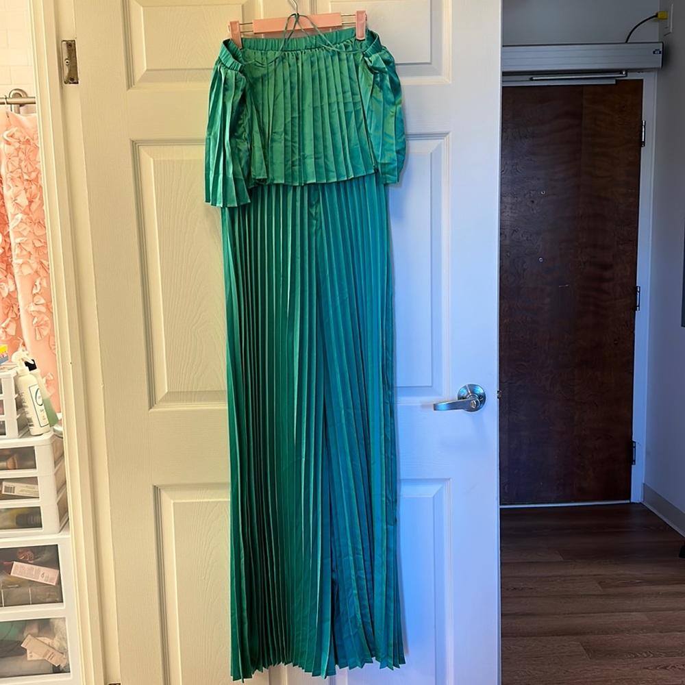 Flying tomato, green jumpsuit, extra large